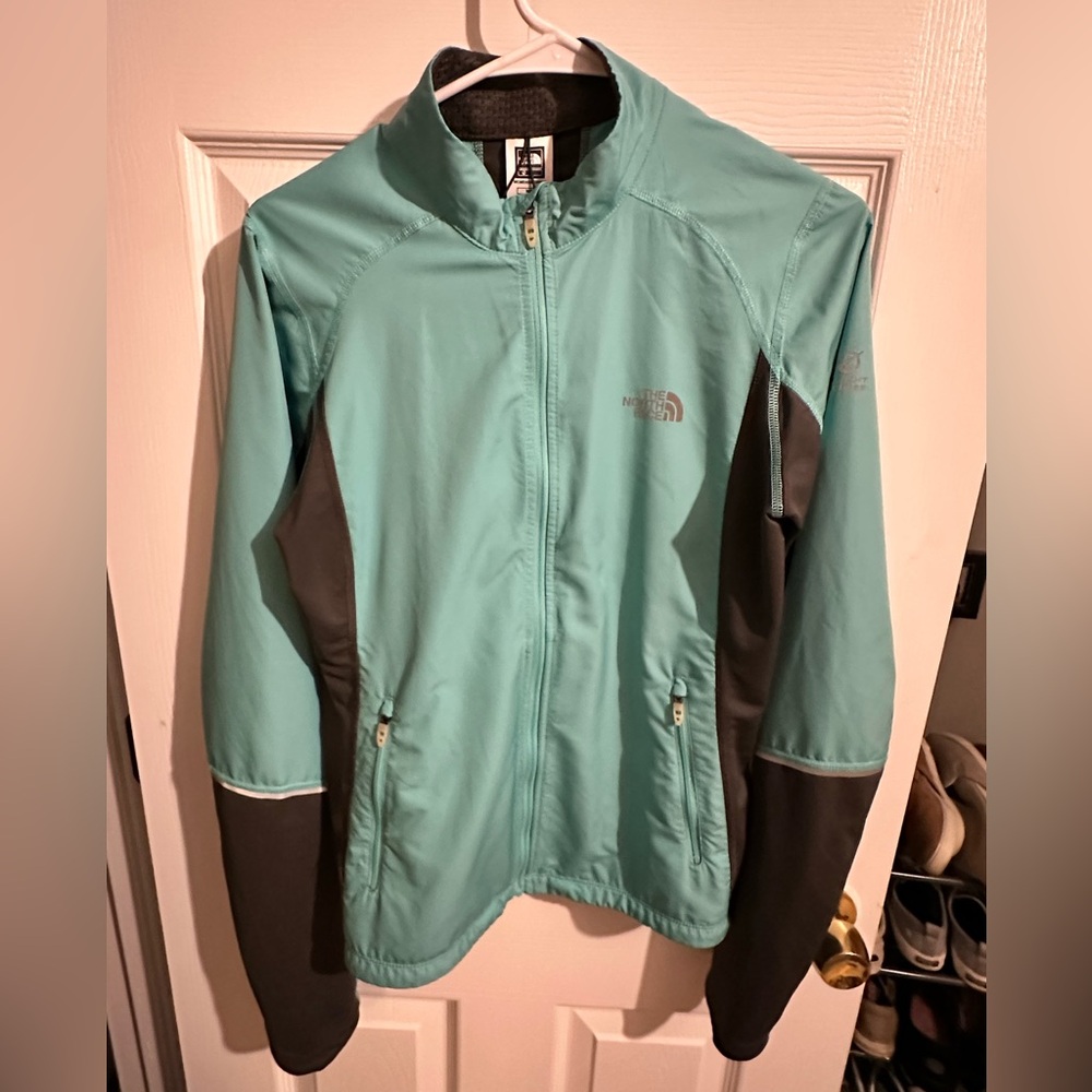 Light weight North Face jacket/long-sleeve zip up